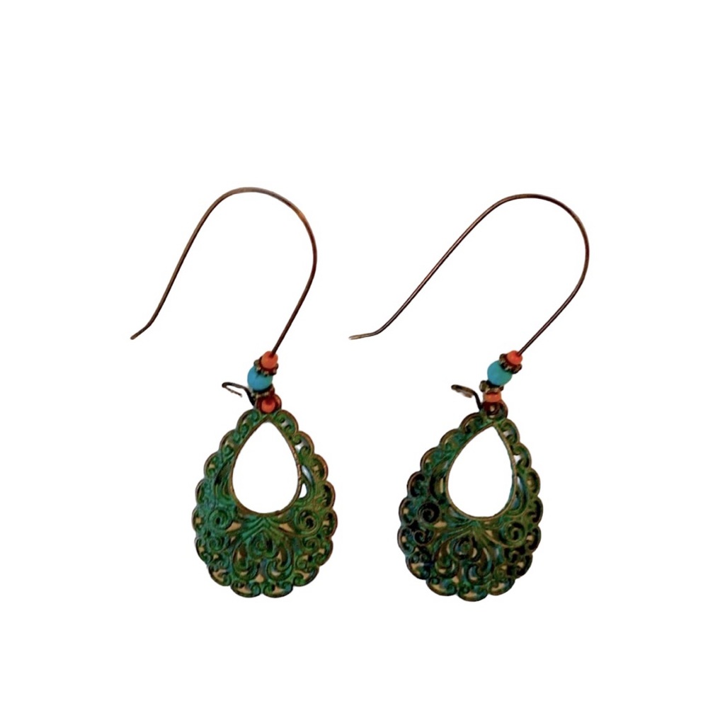 Women’s dangle earrings in green and turquoise